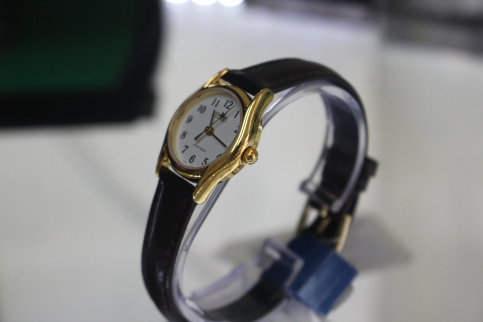 Mặt nghiêng đồng hồ nữ dây da Casio LTP-1094Q-7B4RDF